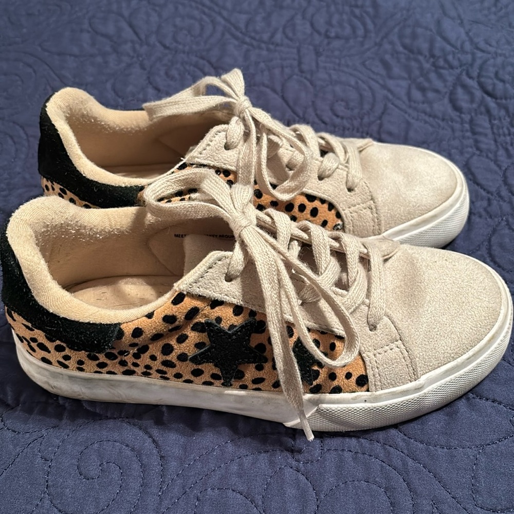 Soda canvas sneakers with stars and leopard print girls Size 2